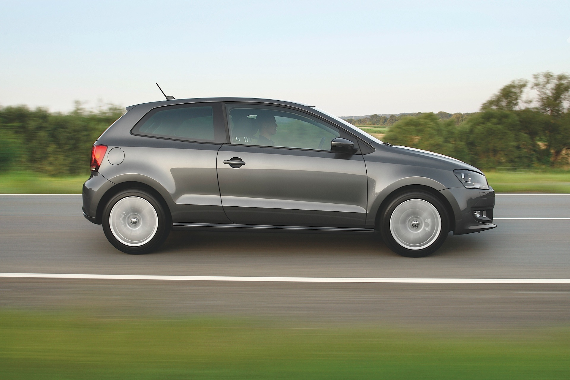 Volkswagen Polo 3 Doors photo 2