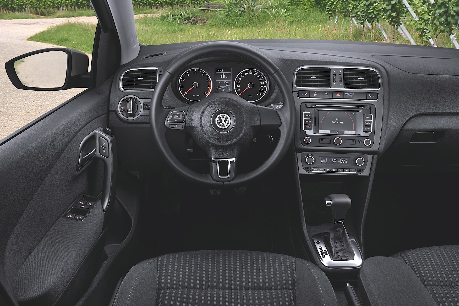 Volkswagen Polo 3 Doors photo 32