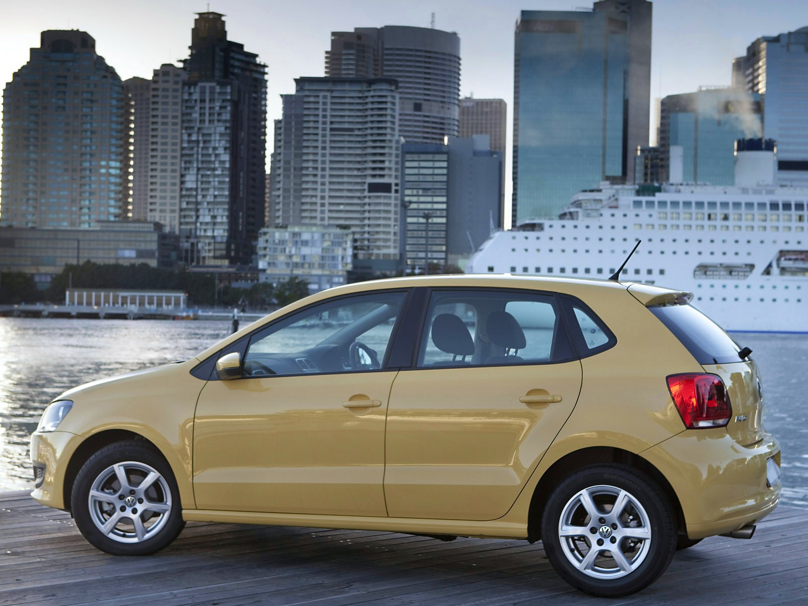 Volkswagen Polo 5 Doors photo 13