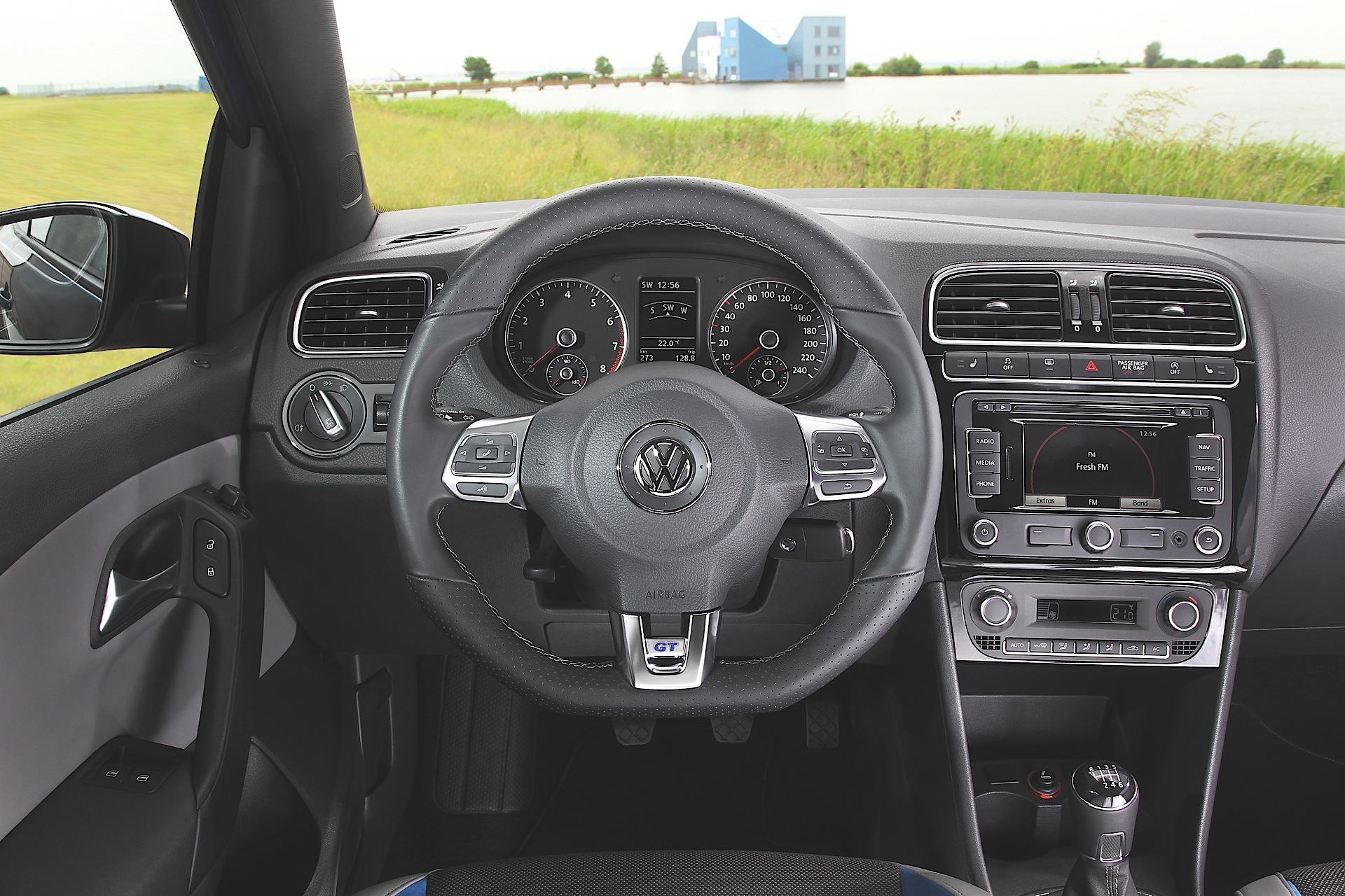 Volkswagen Polo Bluegt photo 35