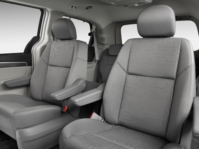Volkswagen Routan photo 27