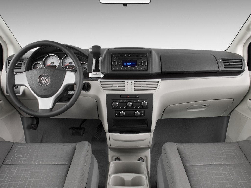 Volkswagen Routan photo 28