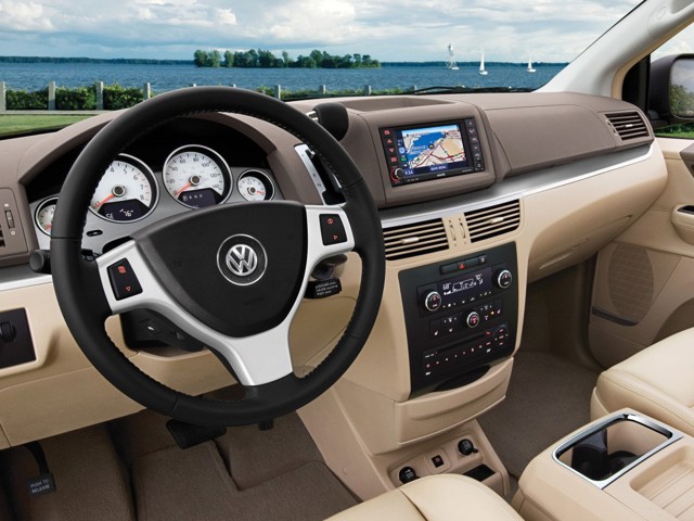 Volkswagen Routan photo 29