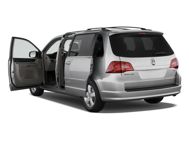 Volkswagen Routan photo 11