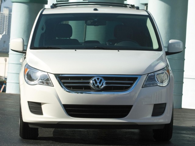 Volkswagen Routan photo 12