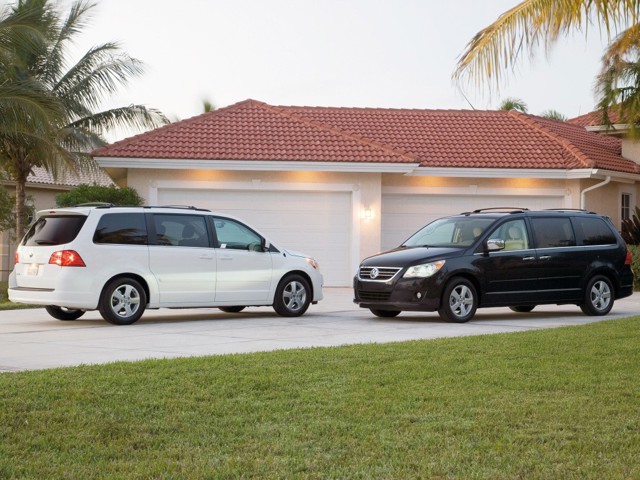 Volkswagen Routan photo 13