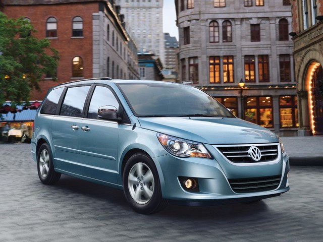 Volkswagen Routan photo 15