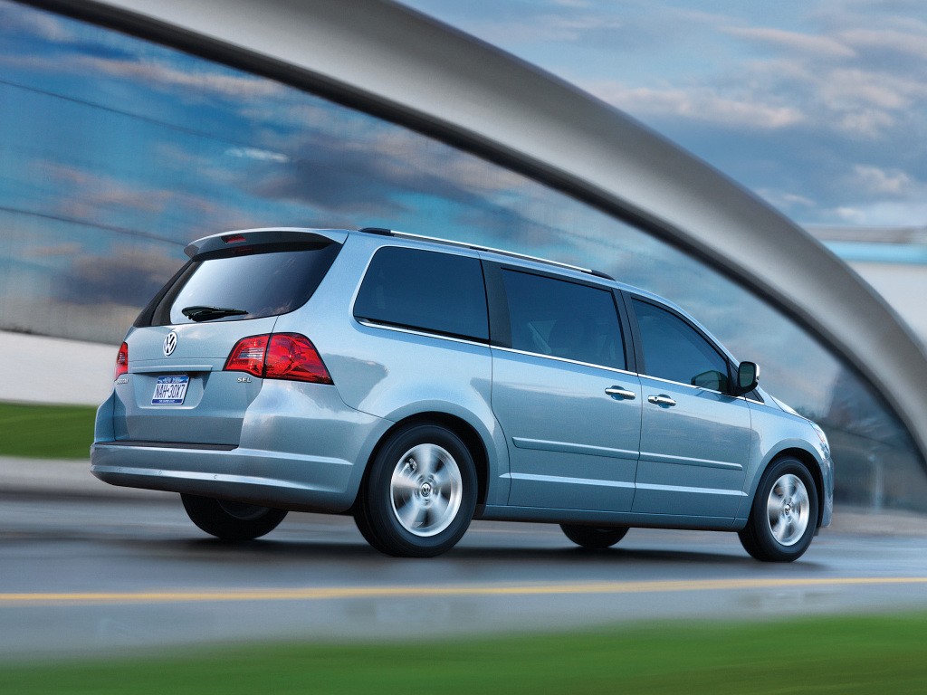 Volkswagen Routan photo 16