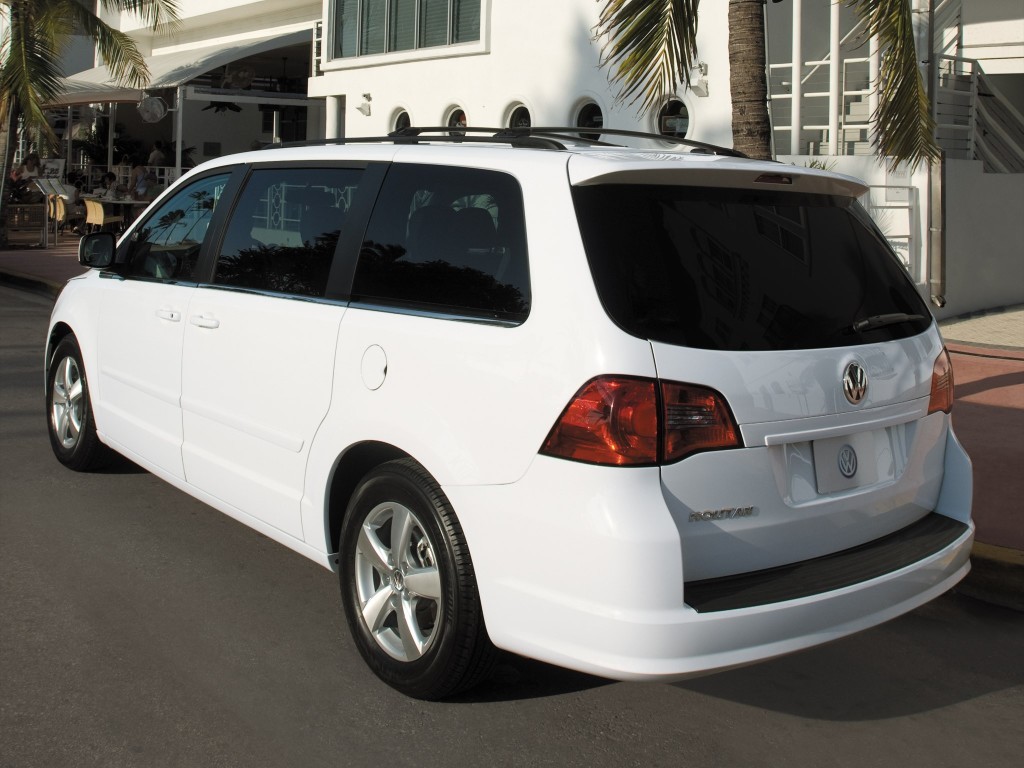 Volkswagen Routan photo 21