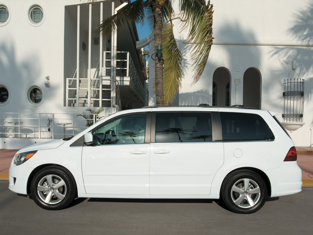 Volkswagen Routan photo 22