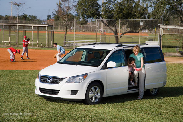 VOLKSWAGEN Routan