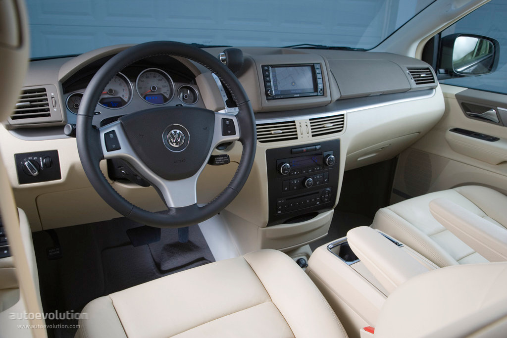 Volkswagen Routan photo 25