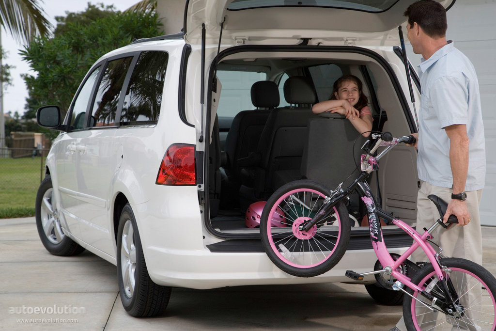 Volkswagen Routan photo 3