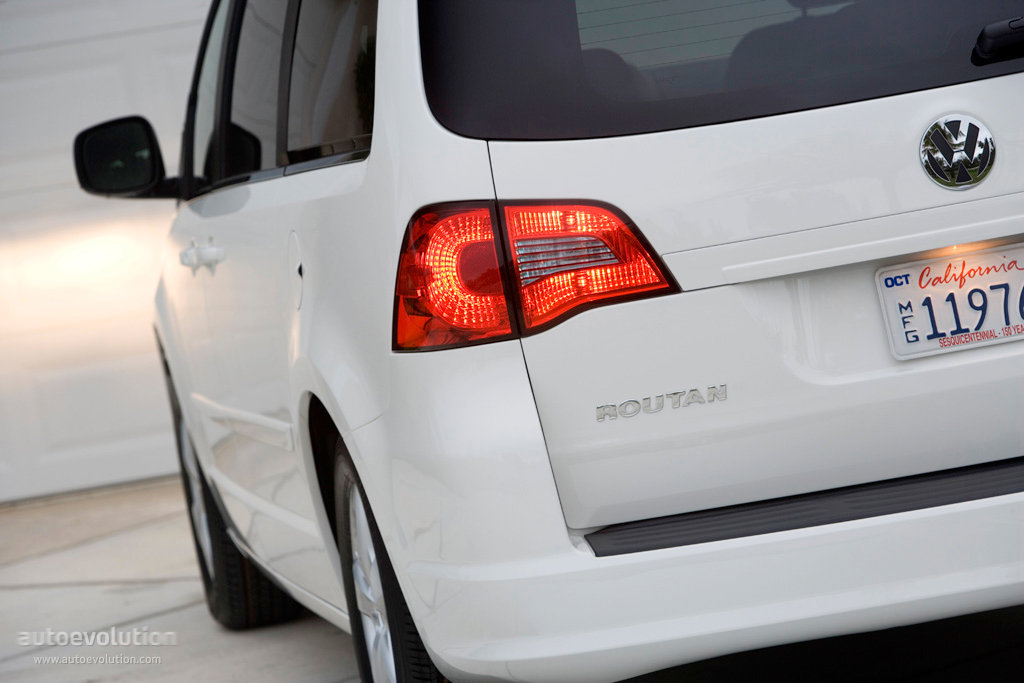Volkswagen Routan photo 4