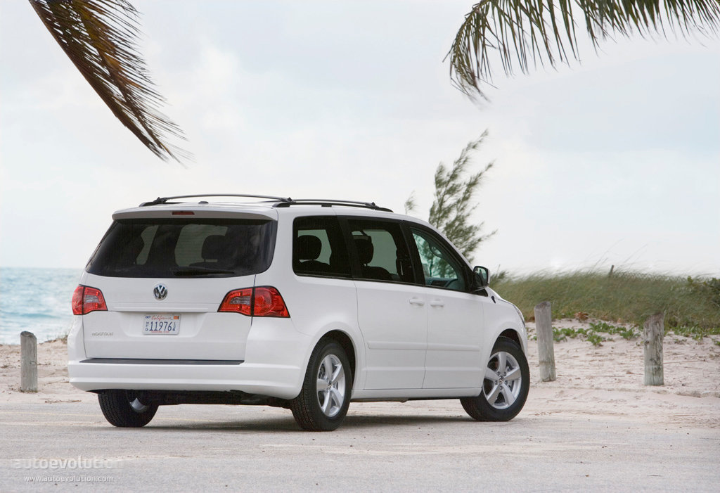 Volkswagen Routan photo 6