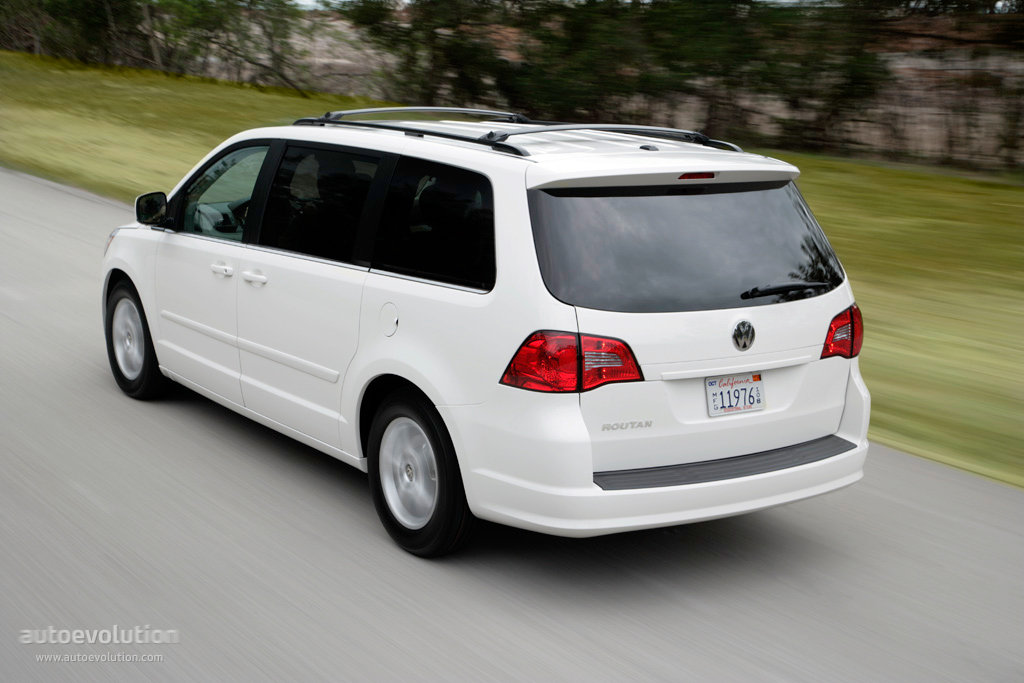 Volkswagen Routan photo 9