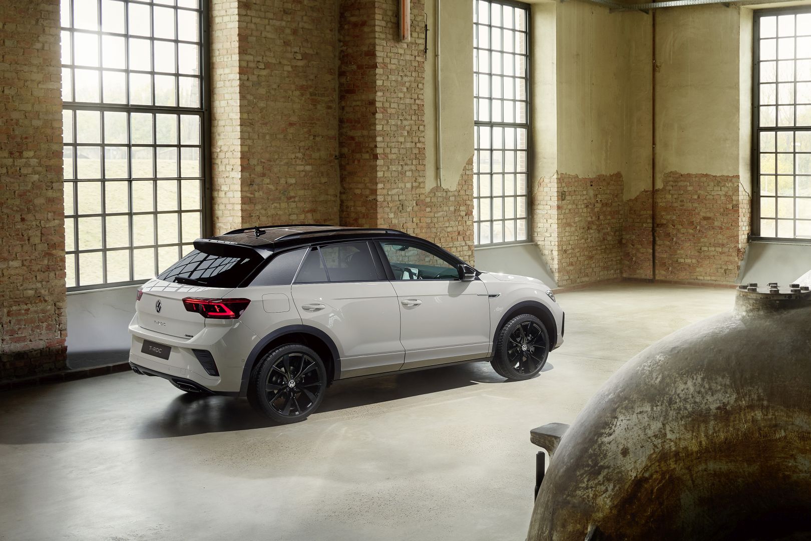 Volkswagen T-Roc photo 2