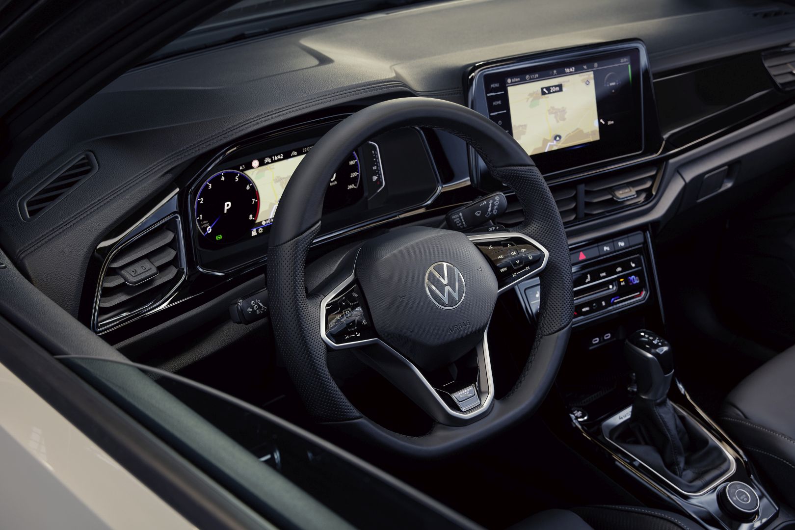 Volkswagen T-Roc photo 16