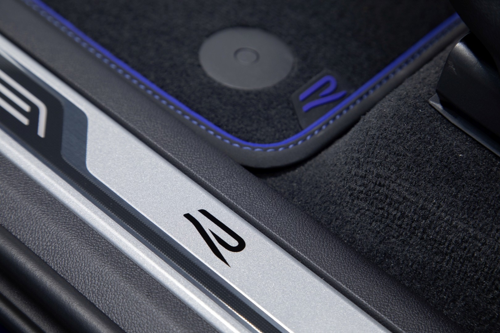 Volkswagen Touareg R photo 88