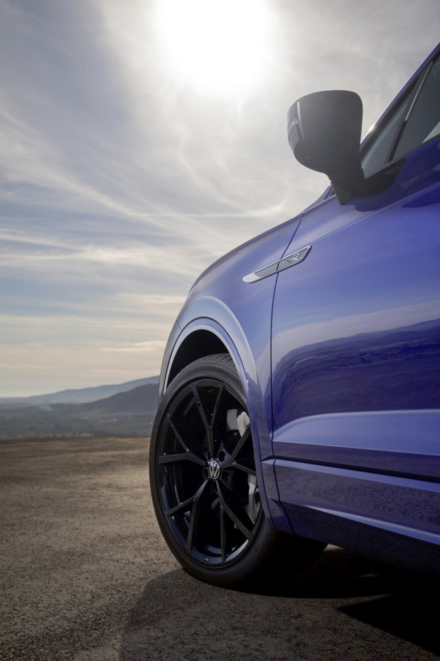 Volkswagen Touareg R photo 37