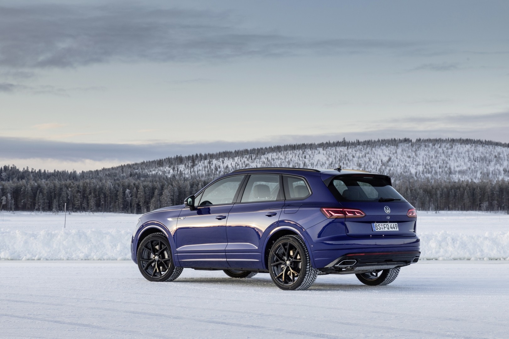 Volkswagen Touareg R photo 46
