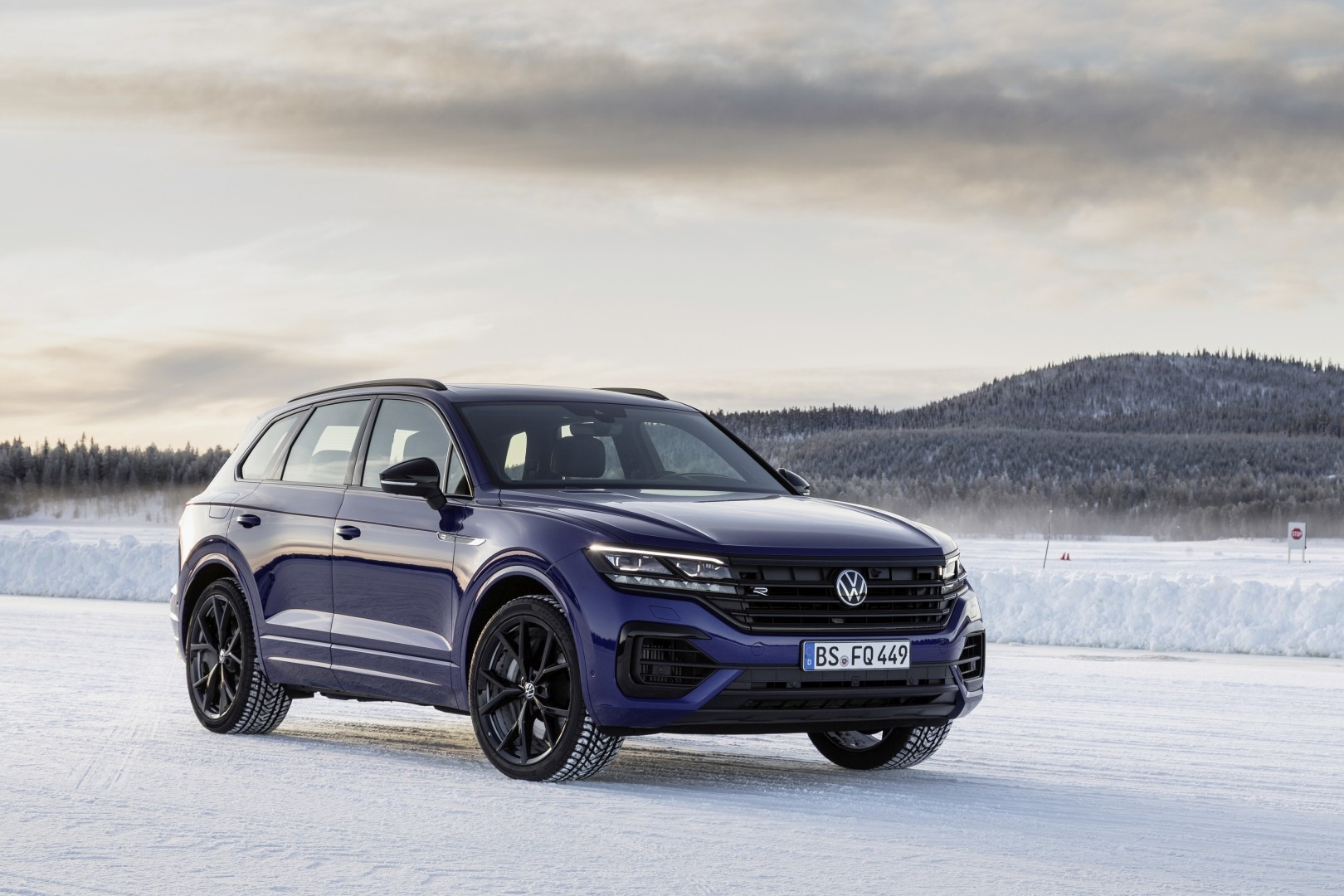 Volkswagen Touareg R photo 49
