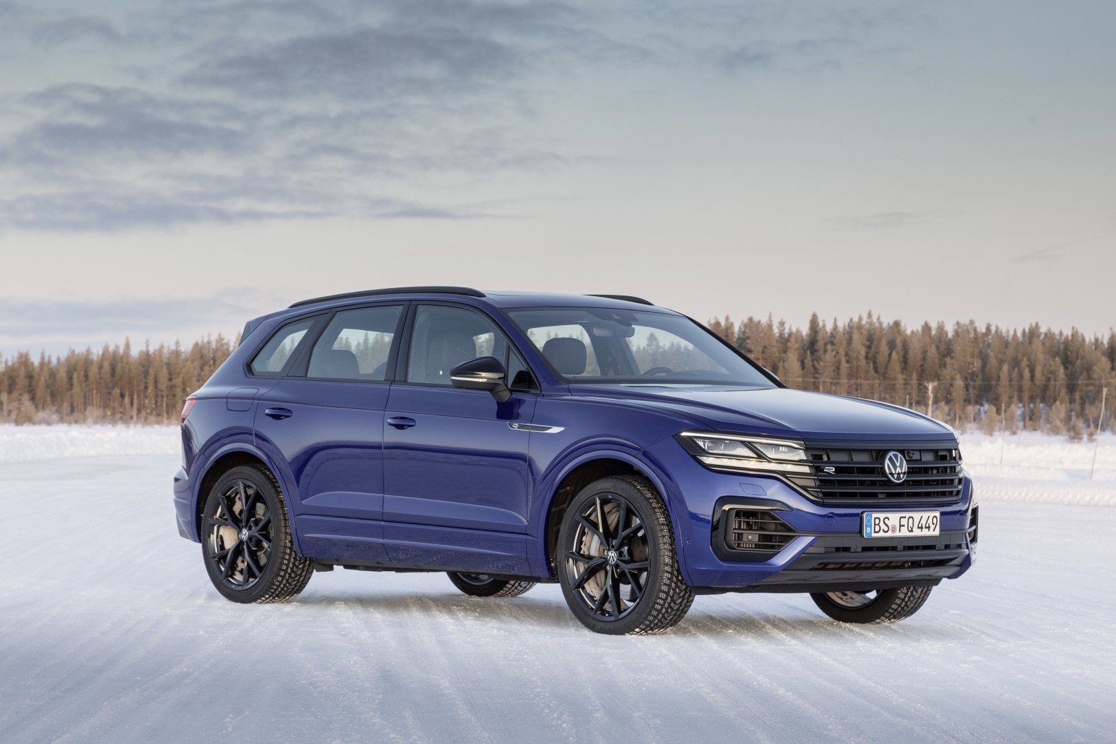 Volkswagen Touareg R photo 50