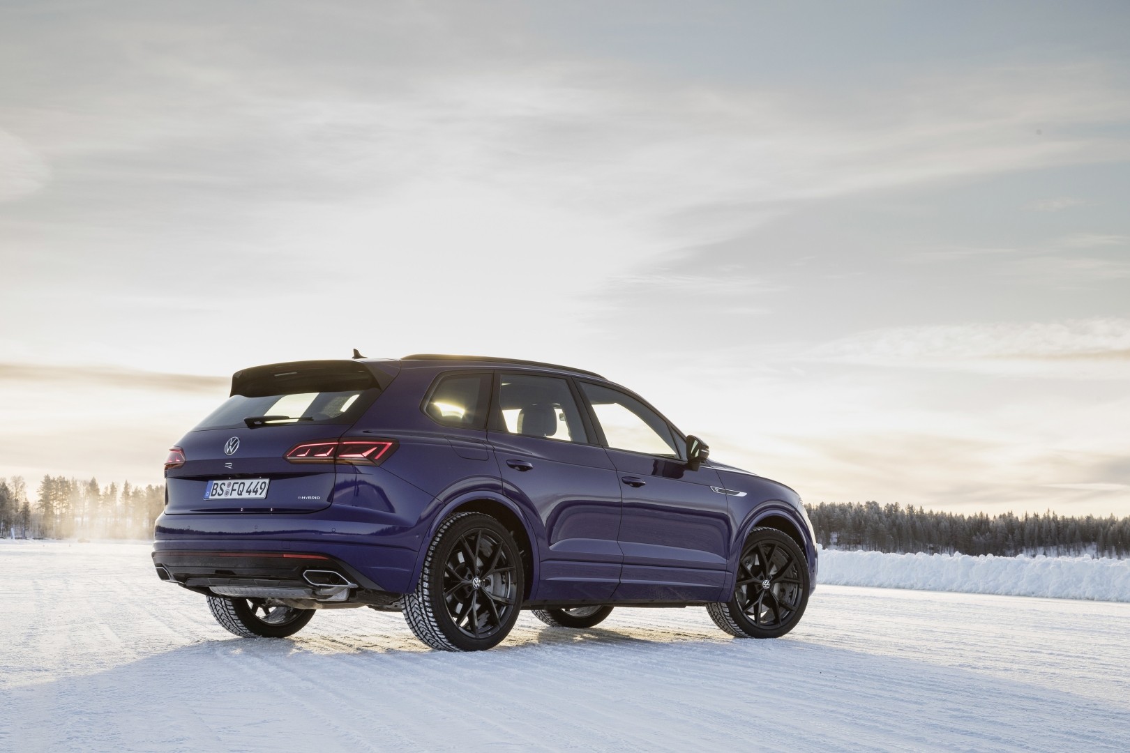Volkswagen Touareg R photo 53