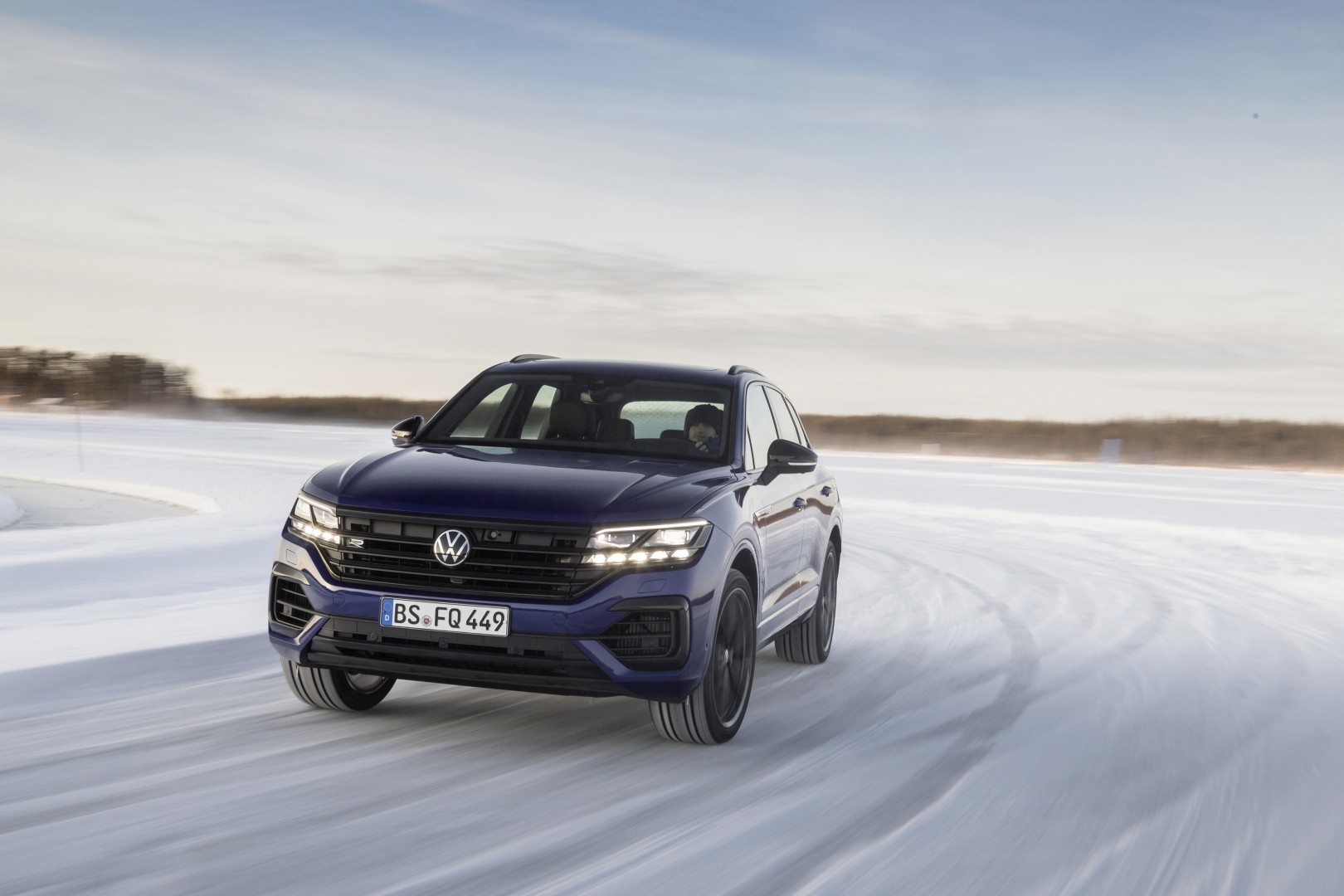 Volkswagen Touareg R photo 59