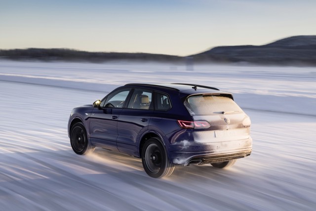 Volkswagen Touareg R photo 64