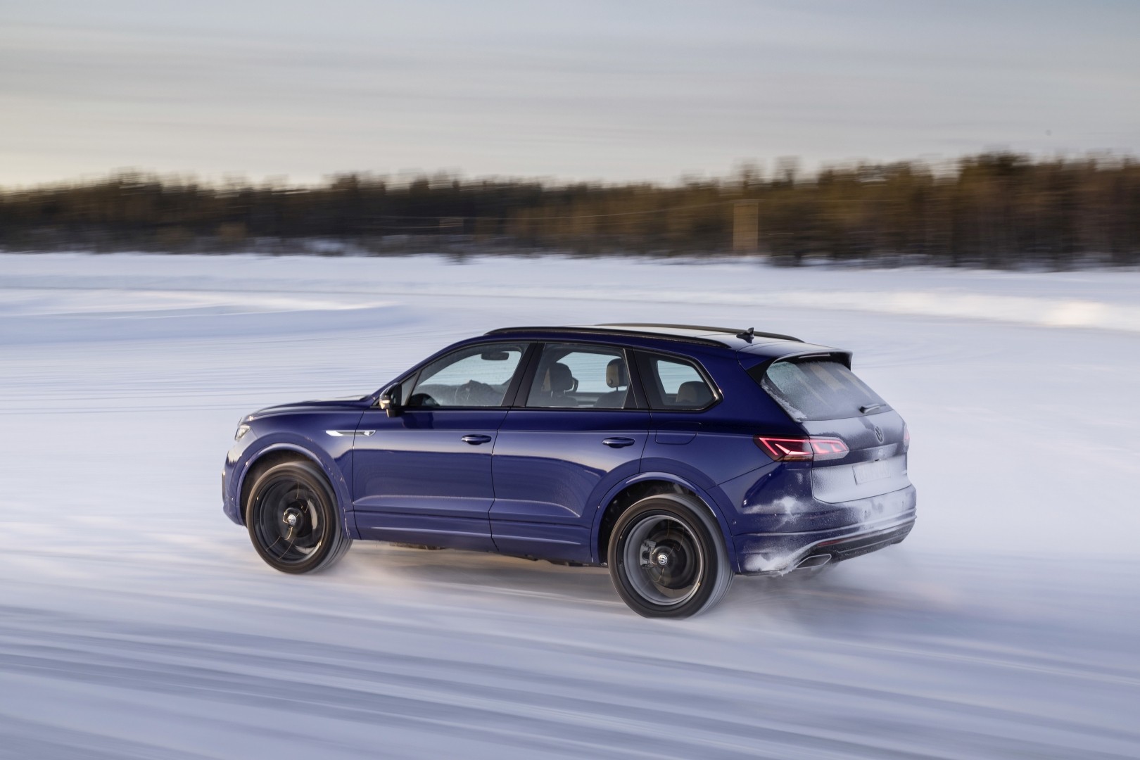 Volkswagen Touareg R photo 66