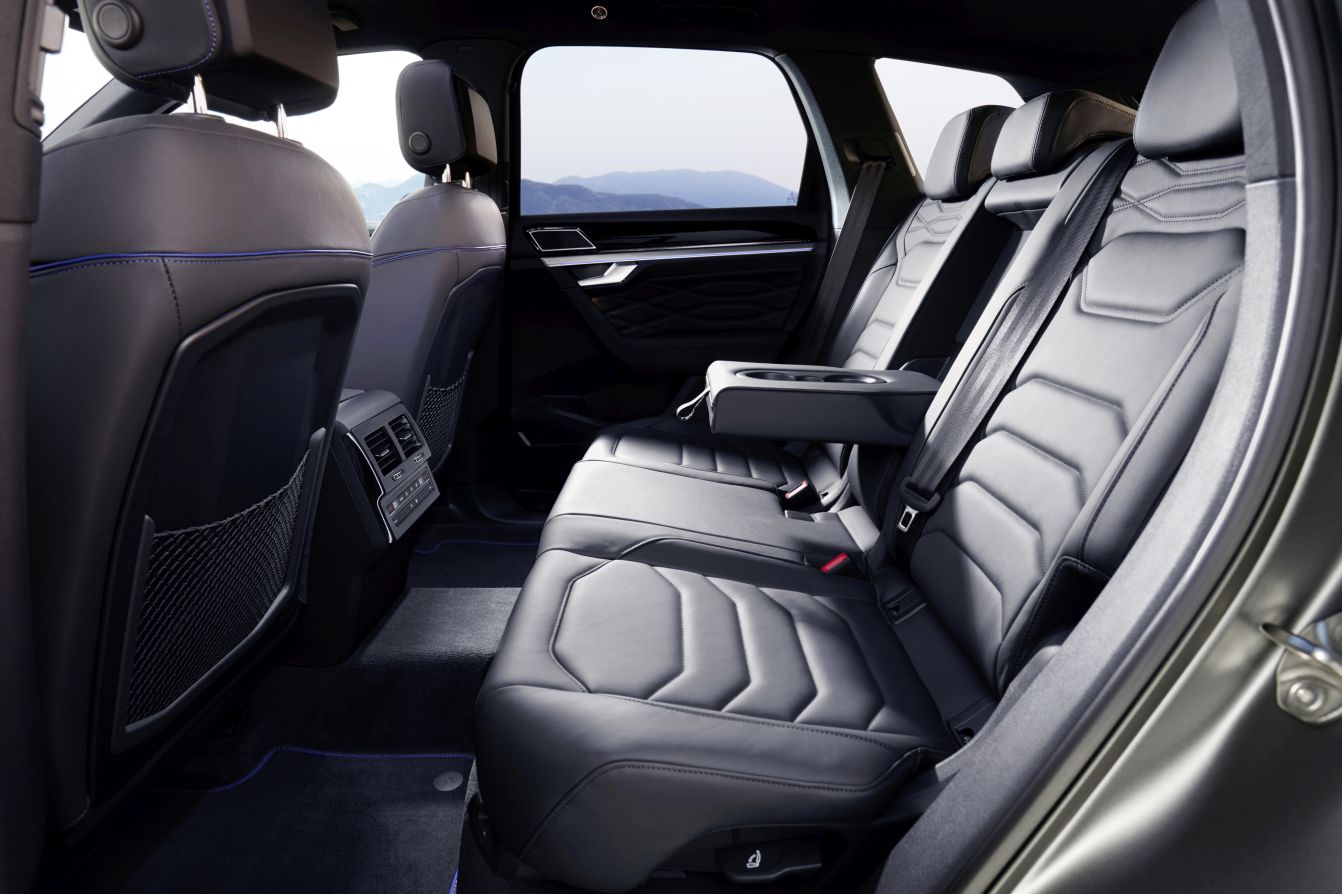 Volkswagen Touareg R photo 65