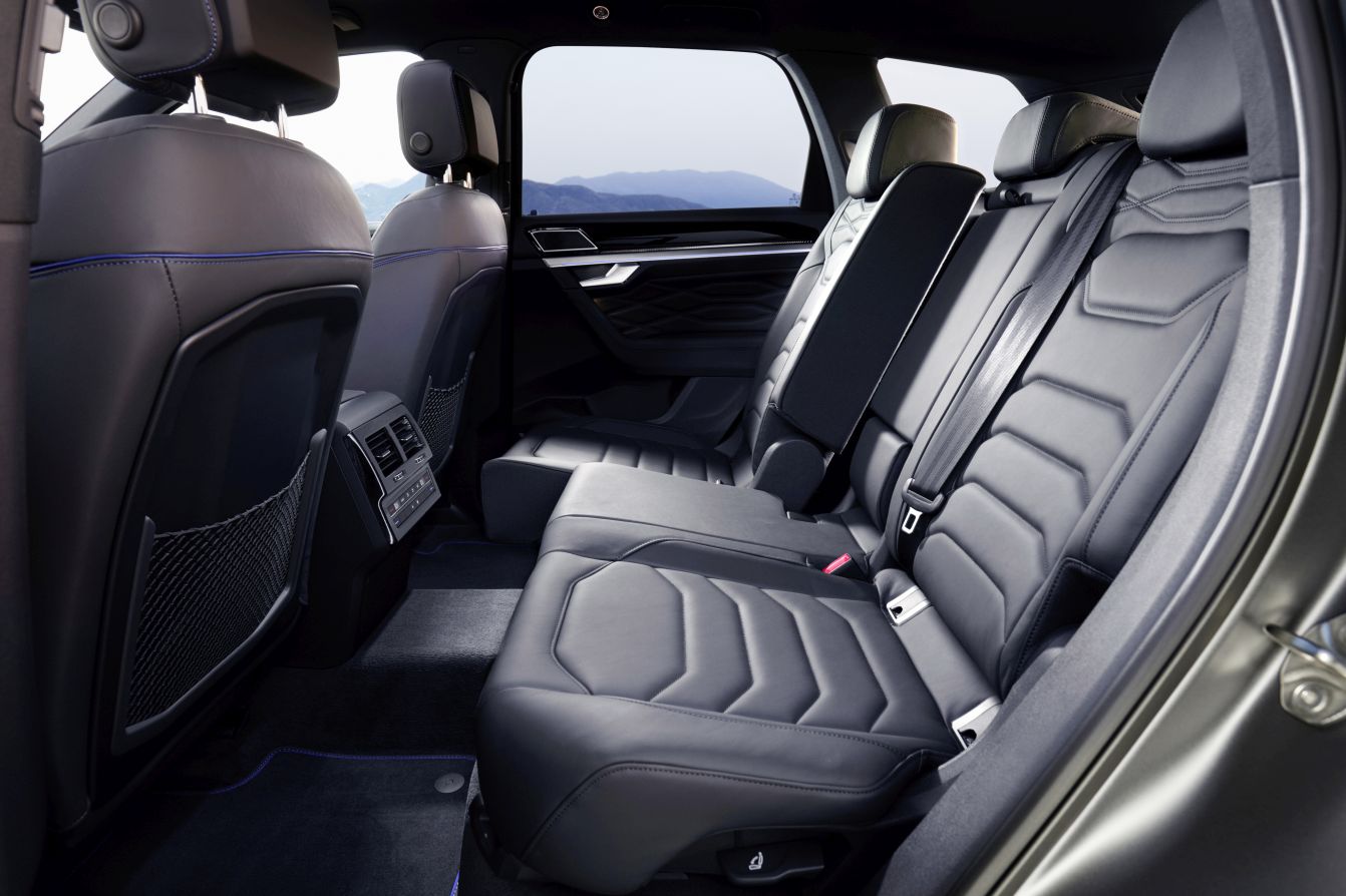 Volkswagen Touareg R photo 66