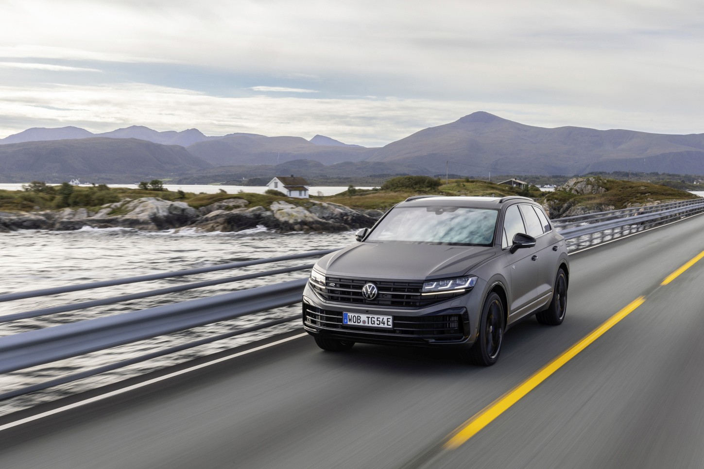 Volkswagen Touareg R photo 33