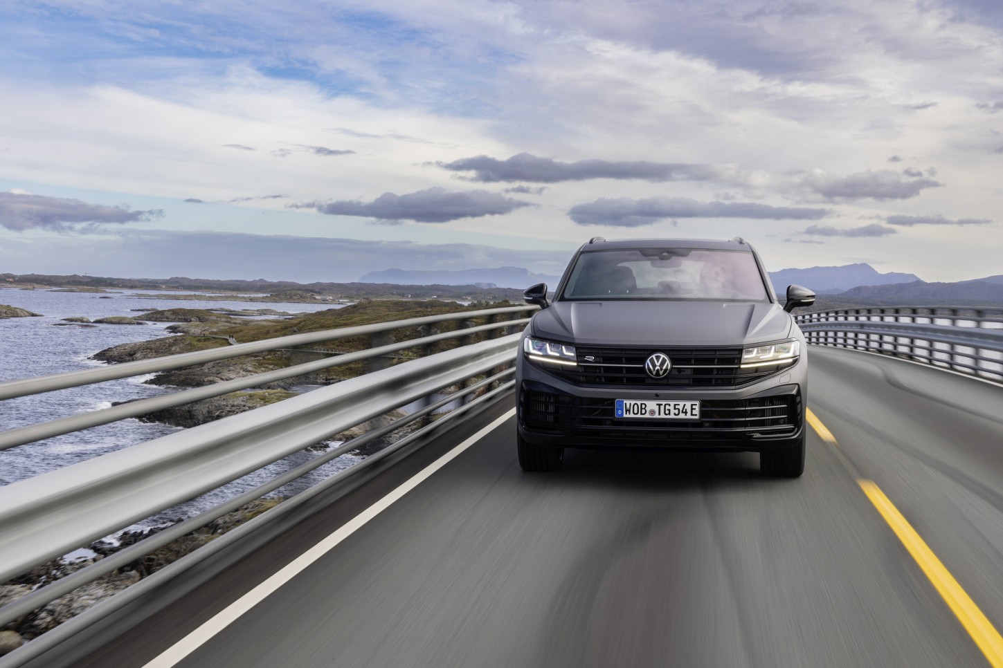 Volkswagen Touareg R photo 34