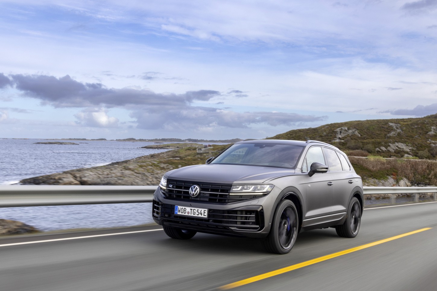 Volkswagen Touareg R photo 36
