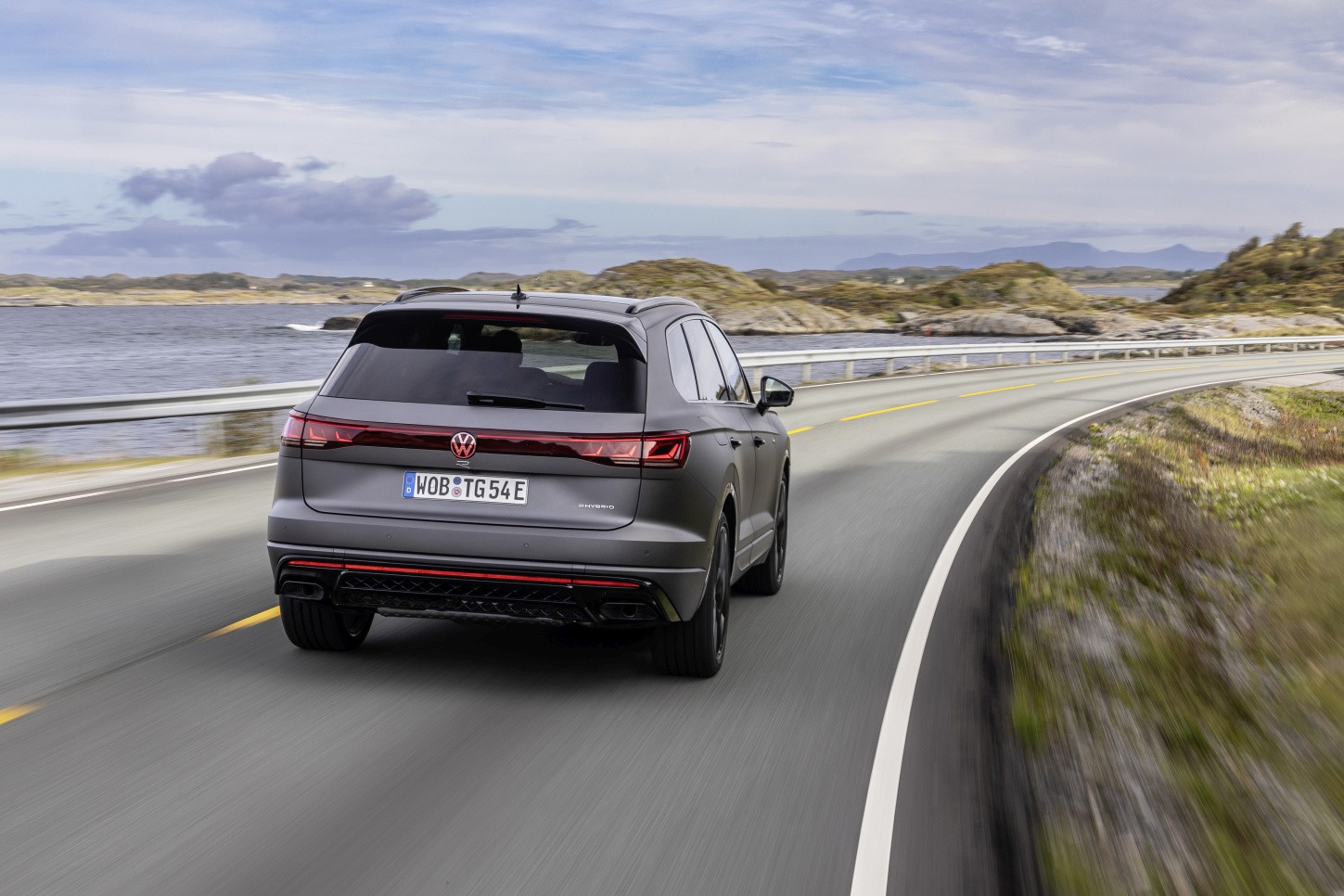 Volkswagen Touareg R photo 37