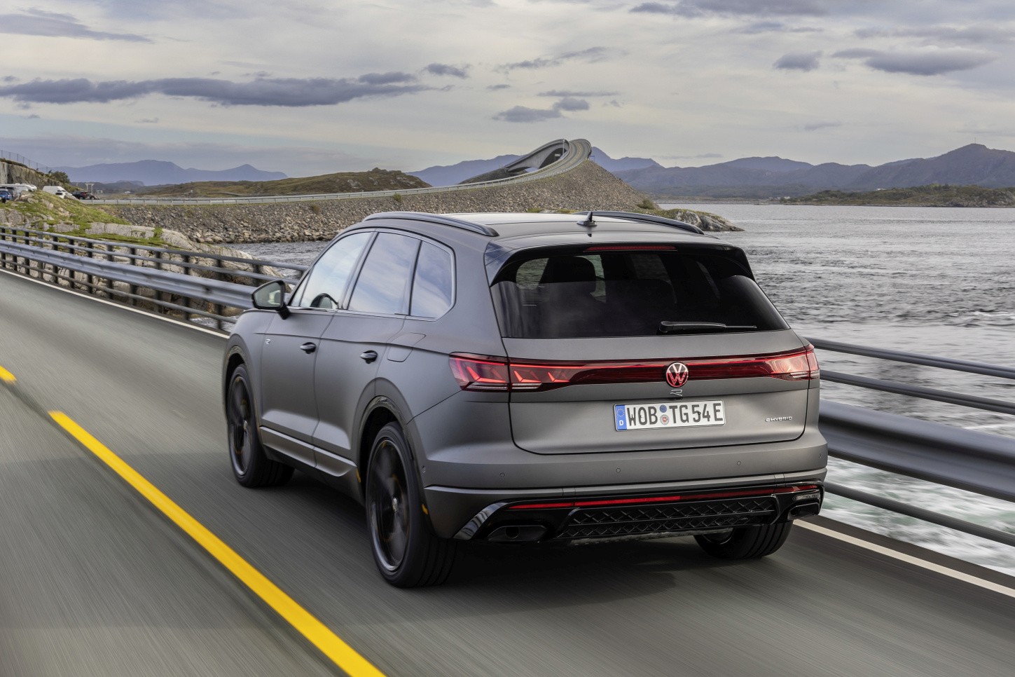 Volkswagen Touareg R photo 38