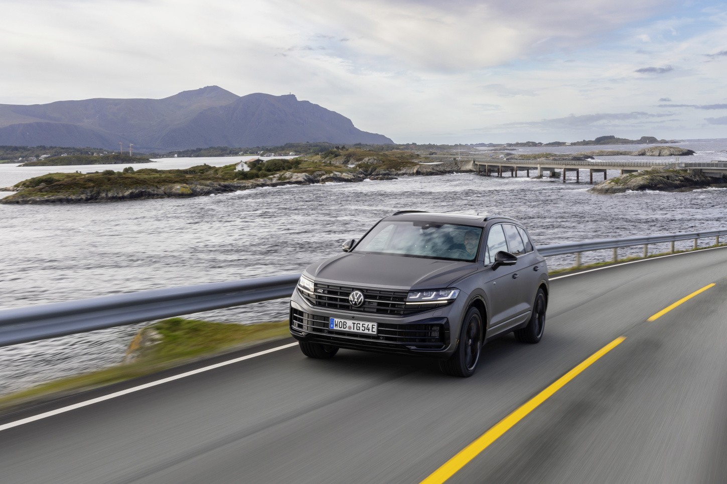 Volkswagen Touareg R photo 39