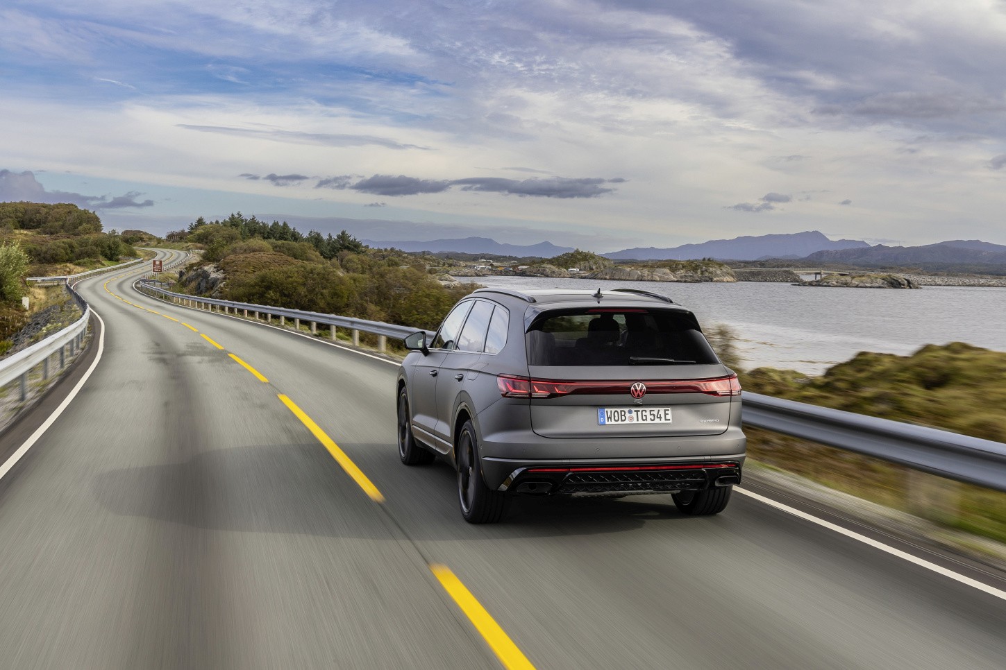 Volkswagen Touareg R photo 40