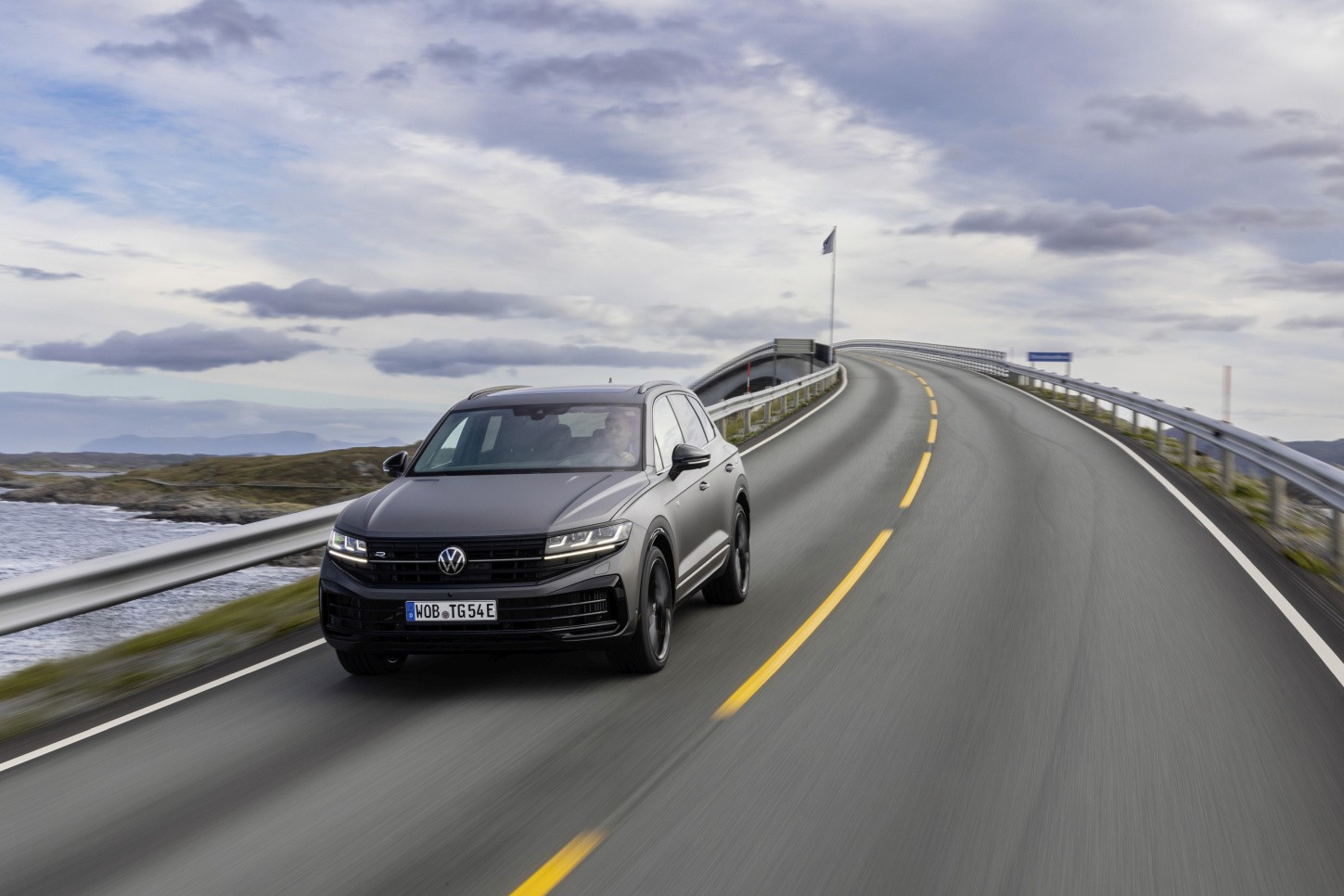 Volkswagen Touareg R photo 41