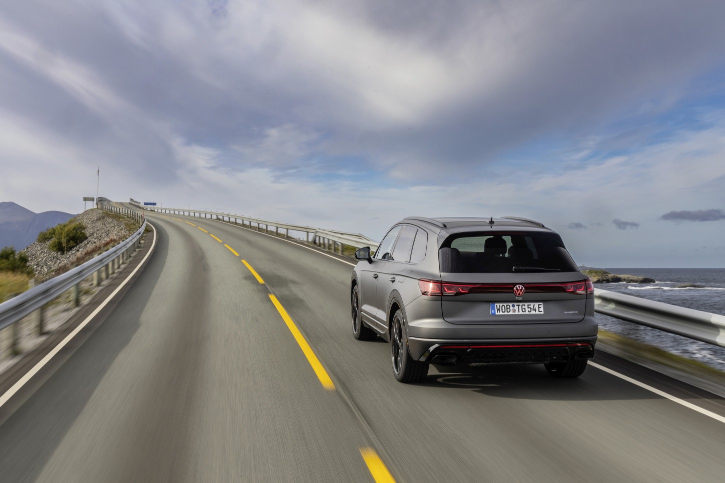 Volkswagen Touareg R photo 42