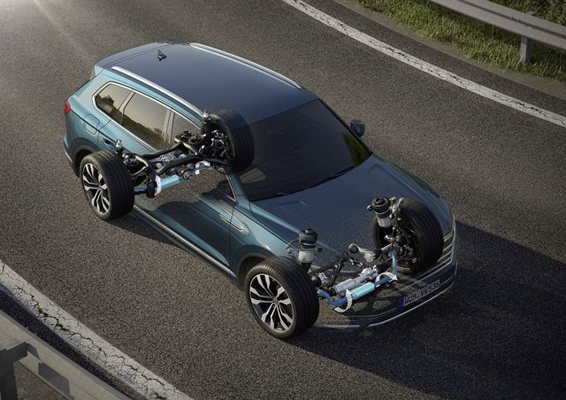 VOLKSWAGEN Touareg