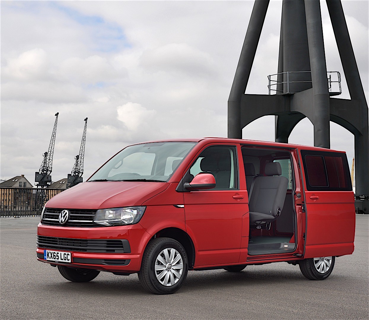 Volkswagen Transporter Kombi photo 7