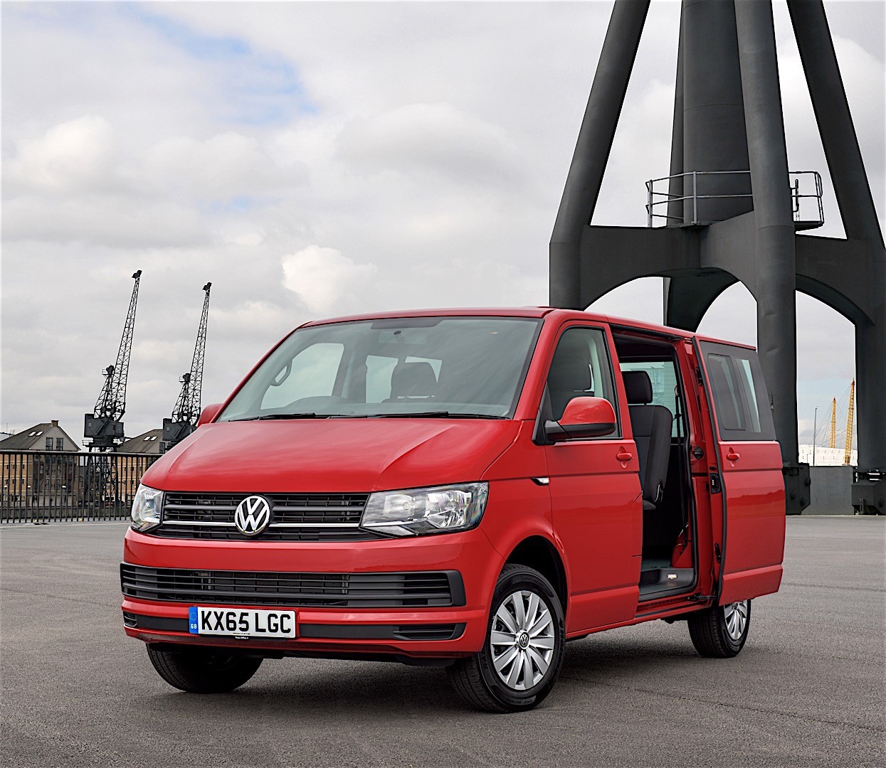 Volkswagen Transporter Kombi photo 12