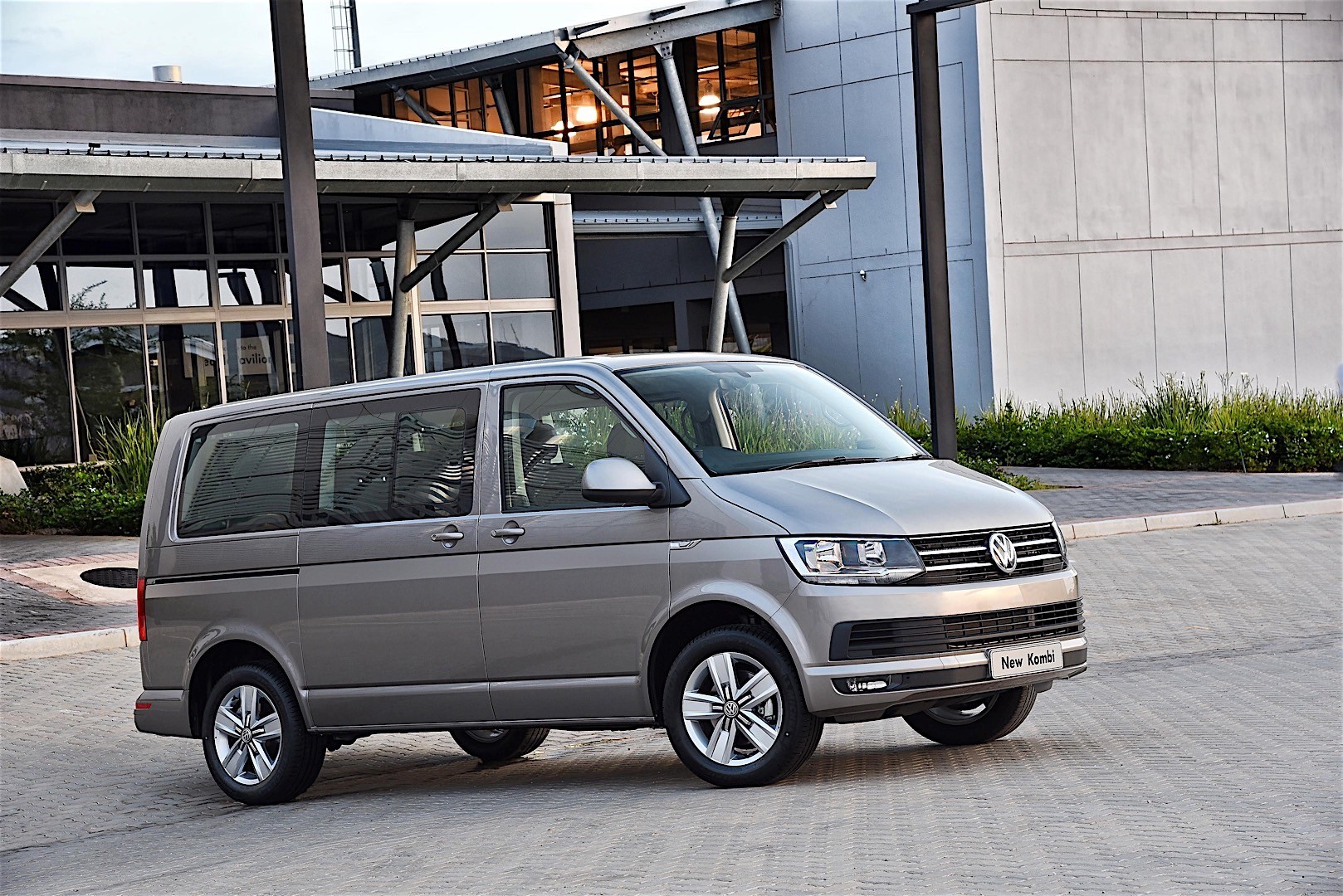 Volkswagen Transporter Kombi photo 14