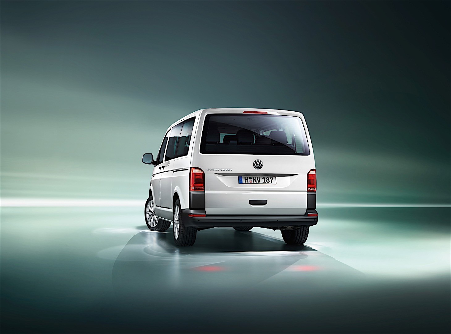 Volkswagen Transporter Kombi photo 16