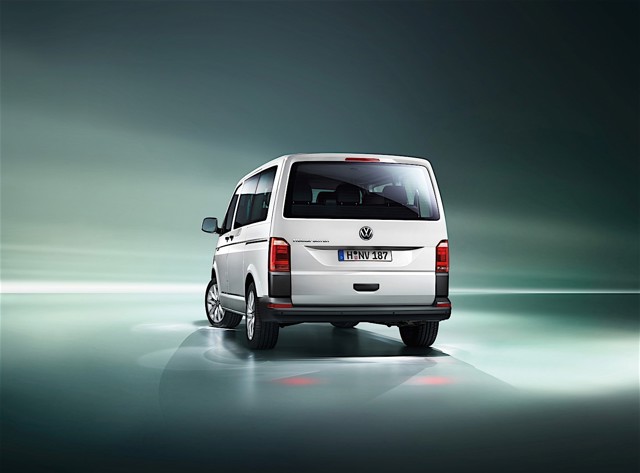 Volkswagen Transporter Kombi photo 16