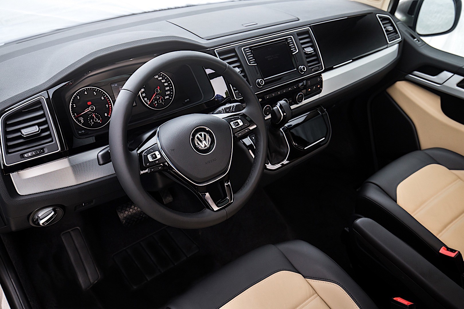 Volkswagen Transporter Kombi photo 102