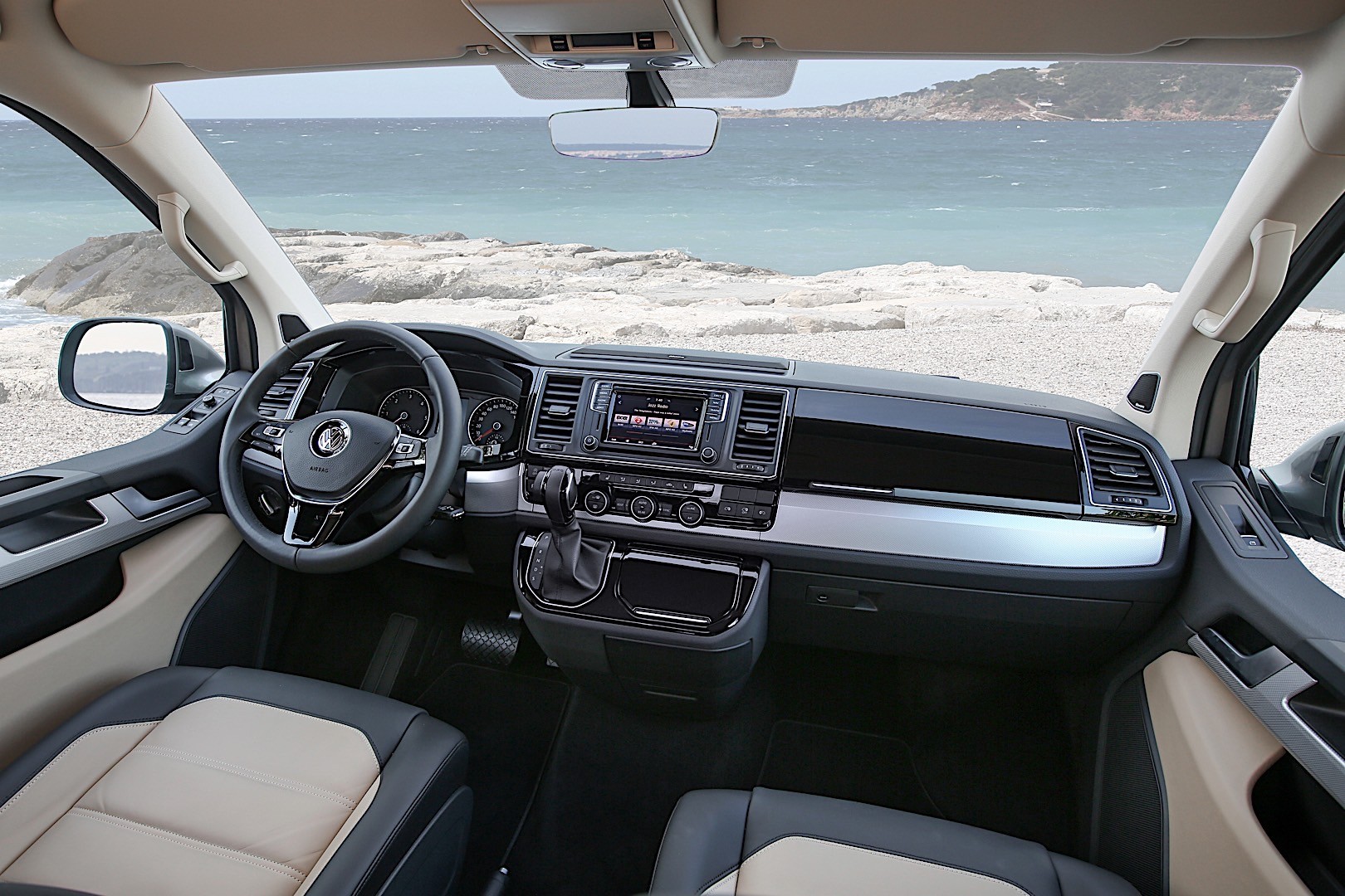 Volkswagen Transporter Kombi photo 103